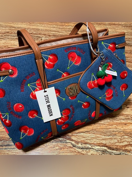 Steve Madden - Picture 1 of 5